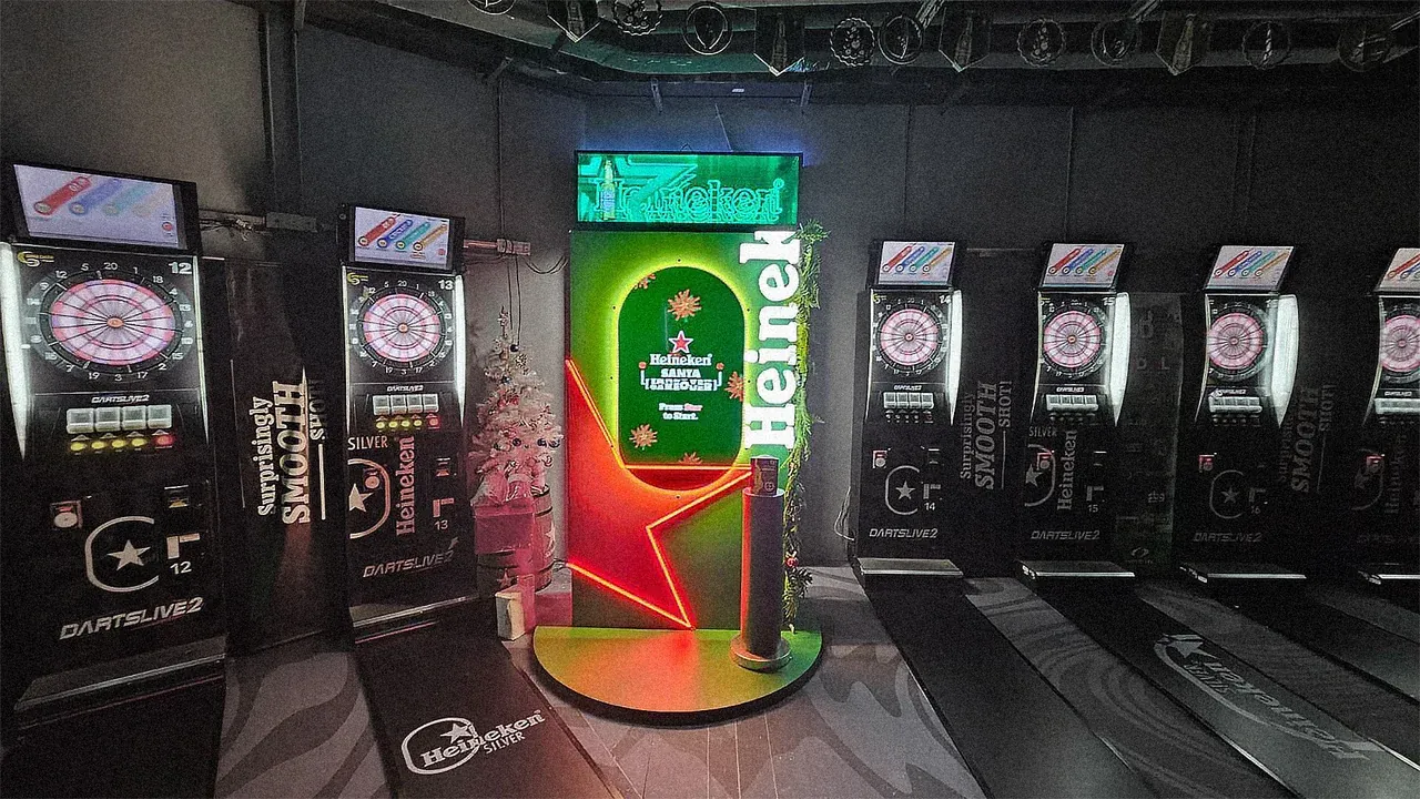The Santa’s Takeover jackpot design, in Heineken green, inside a partner bar