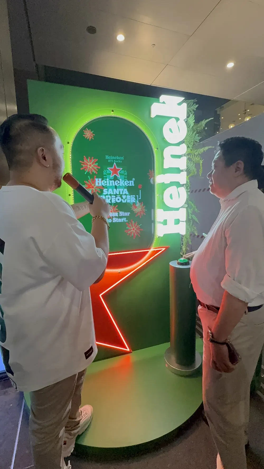 Guests trying the Heineken jackpot